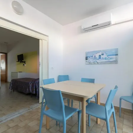 Splendid In With Swimming Pool *